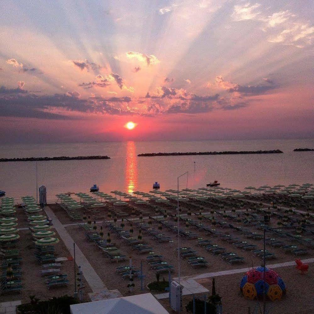 Florida Park Hotel Bellaria-Igea Marina Buitenkant foto